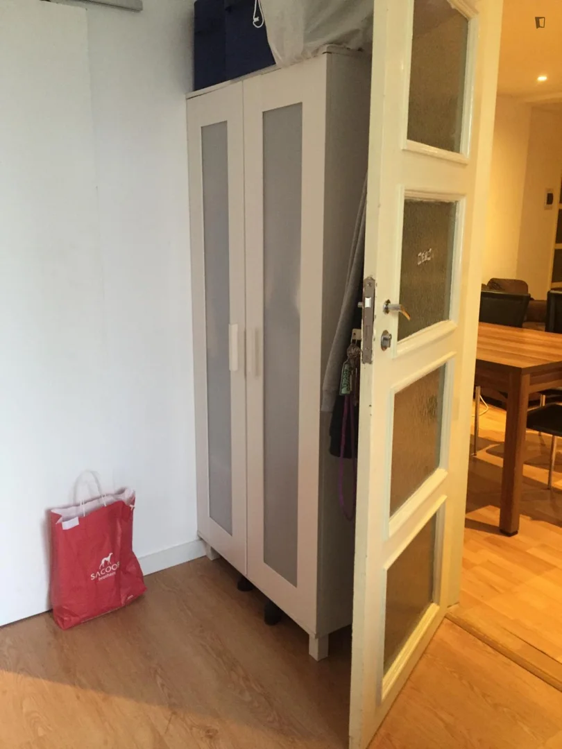 Chambre d'étudiant économique avec emplacement pratique dans 