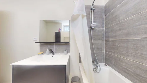 Private room at 11 Rue Auguste Blanqui, 59100 Roubaix, France, image 13 of 19