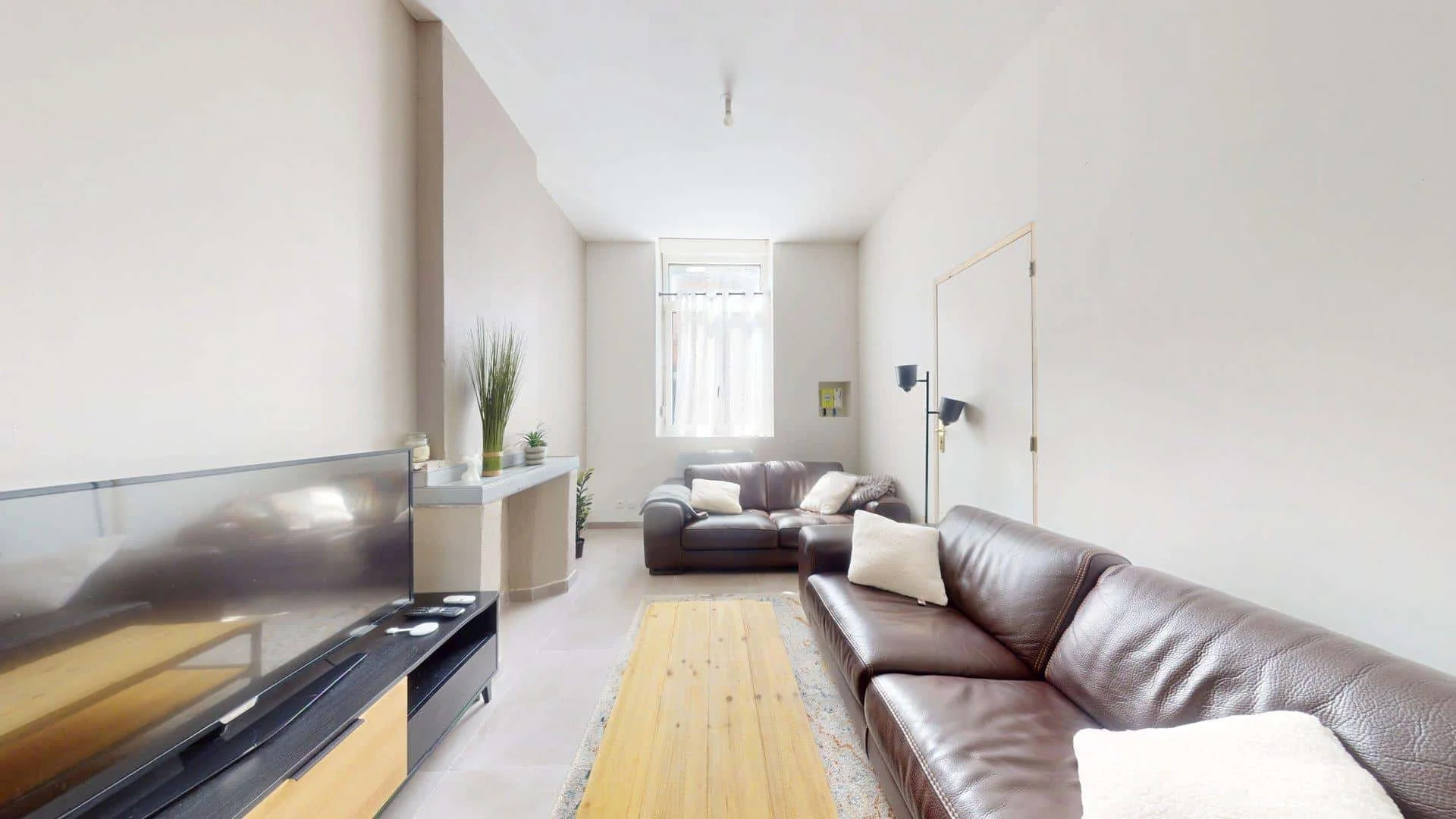 Comfortable and spacious student room in