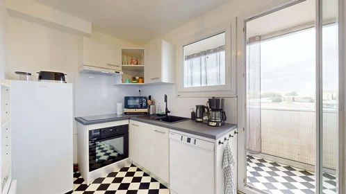 Habitación privada en 12 Rue Joachim du Bellay, 31100 Toulouse, France, imagen 11 de 23