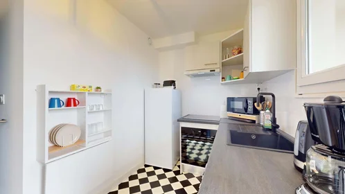 Habitación privada en 12 Rue Joachim du Bellay, 31100 Toulouse, France, imagen 12 de 23