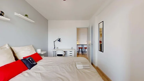 Habitación privada en 12 Rue Joachim du Bellay, 31100 Toulouse, France, imagen 4 de 23