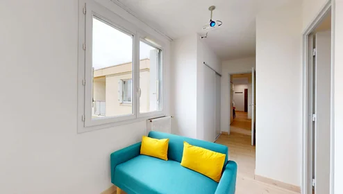 Habitación privada en 12 Rue Joachim du Bellay, 31100 Toulouse, France, imagen 10 de 23
