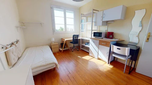 Habitación privada en 83 Bd Mansart, 21000 Dijon, France, imagen 1 de 10