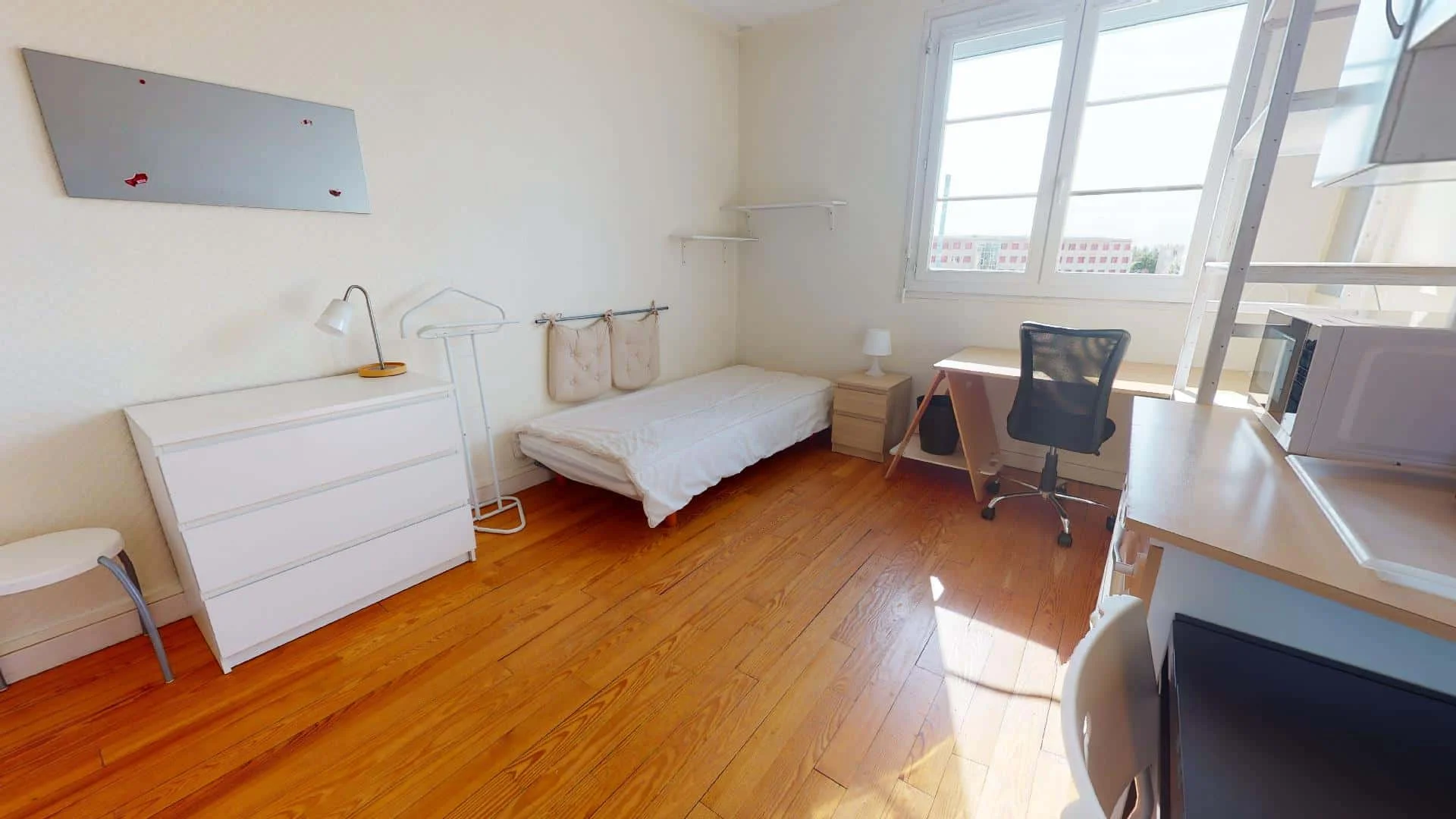 Habitación acogedora para estudiantes disponible en 