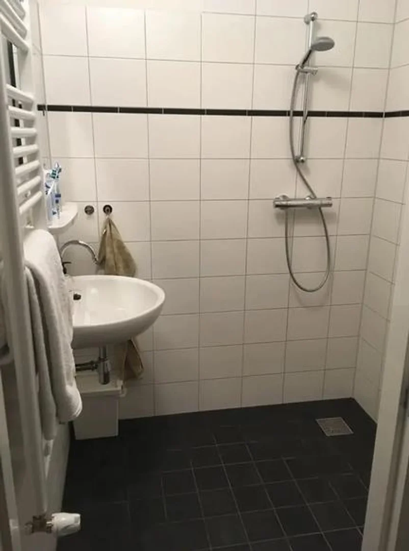 Helles und luftiges Studentenzimmer mit einfachem Zugang zur Universität in 