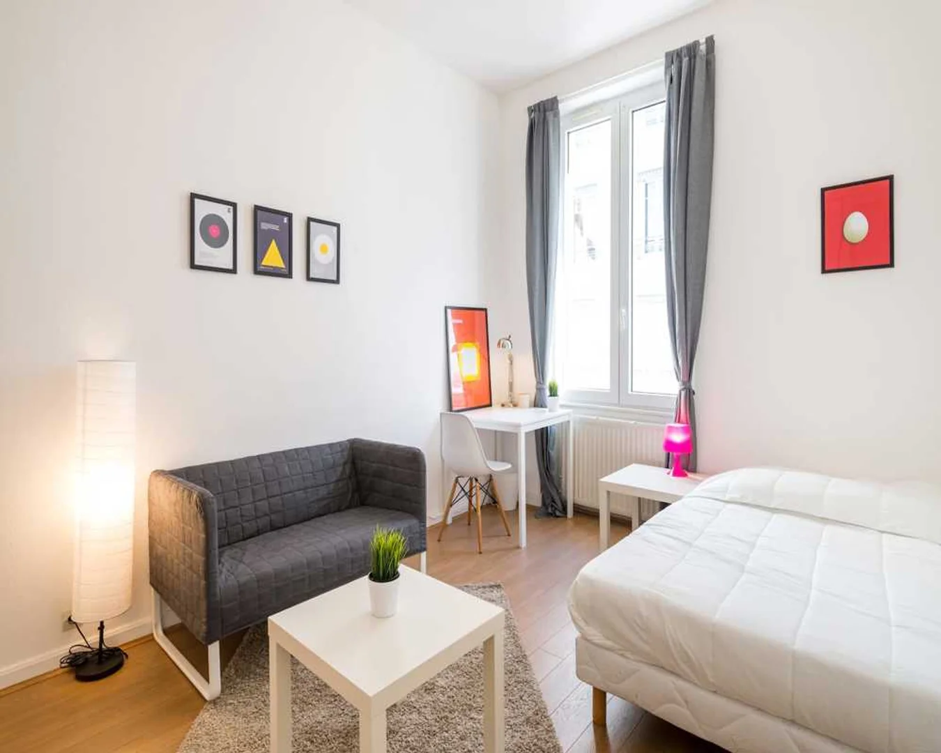 Zimmer in Studentenwohnung in zu vermieten, voll möbliert
