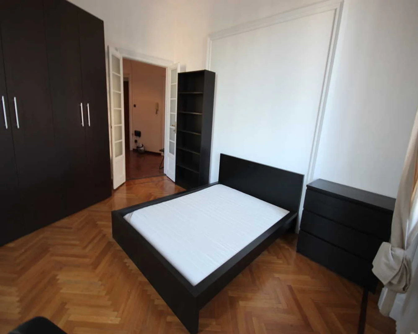 Quarto de estudante confortável e espaçoso em 