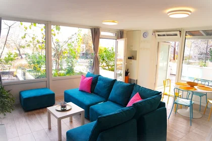 {area} de modern ve aydınlık daire