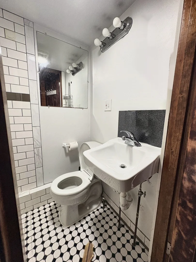 7, Seagrave Rd., Unit 1, North Cambridge, Cambridge, MA, 02140