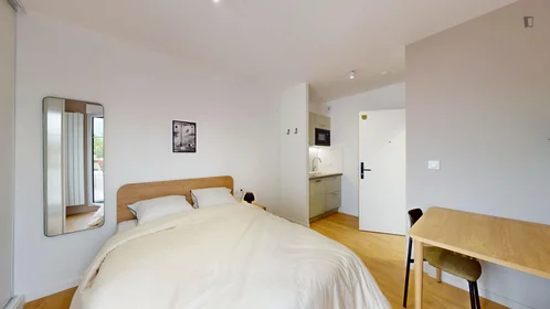 Privatzimmer in der Rue Hoche, bild 1 von 26