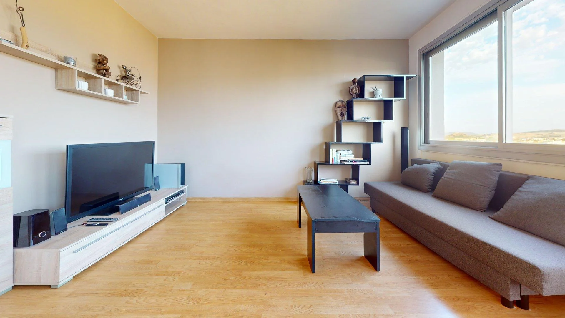 Chambre confortable pour étudiants disponible dans
