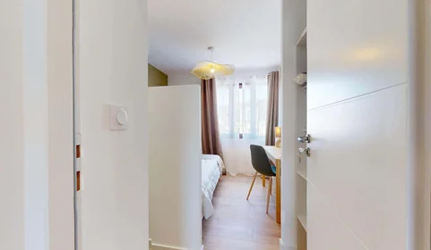 Özel oda konumu 230 Rue Amiral Nomy, 83000 Toulon, France, 2 20 görüntüsü
