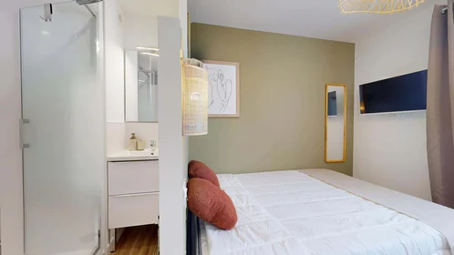 Özel oda konumu 230 Rue Amiral Nomy, 83000 Toulon, France, 3 20 görüntüsü
