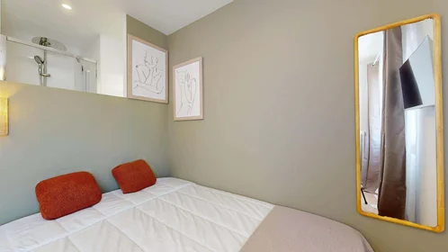 Özel oda konumu 230 Rue Amiral Nomy, 83000 Toulon, France, 6 20 görüntüsü