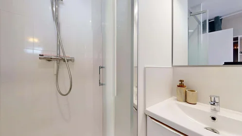 Özel oda konumu 230 Rue Amiral Nomy, 83000 Toulon, France, 8 20 görüntüsü