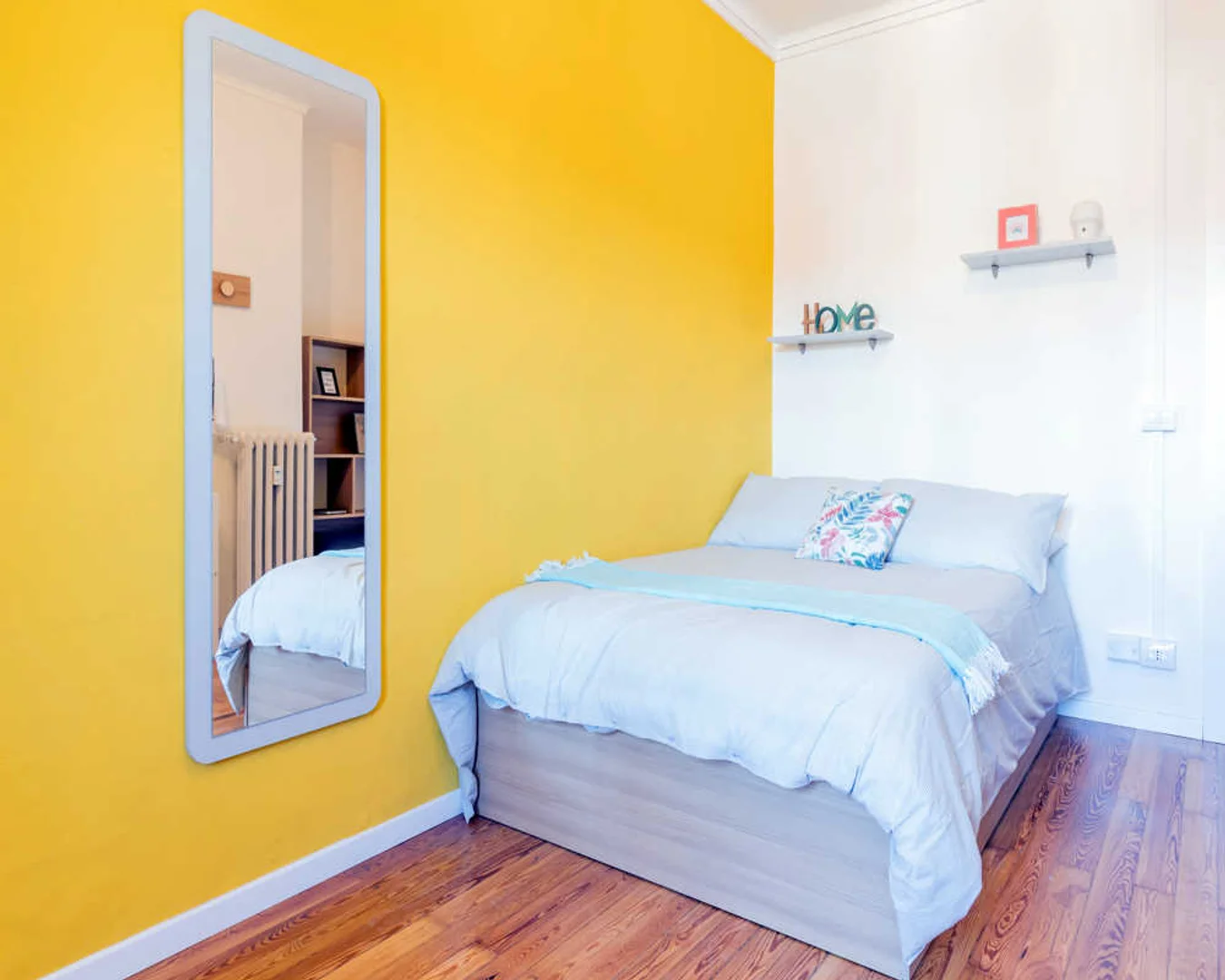 Quarto de estudante económico com localização conveniente em 