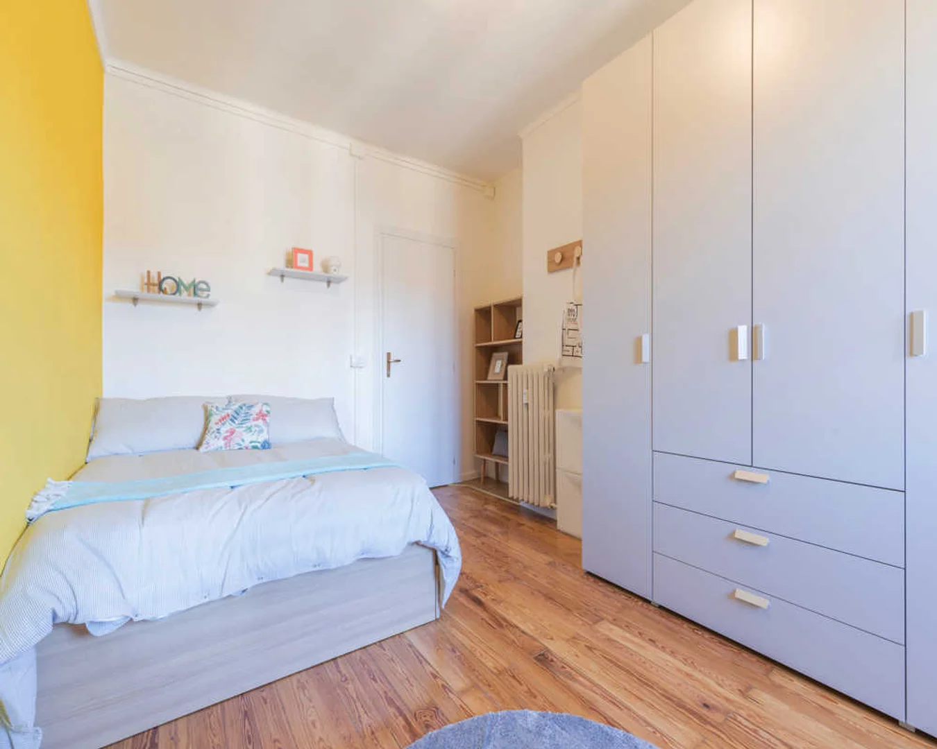 Quarto para alugar em apartamento de estudantes em , totalmente mobilado