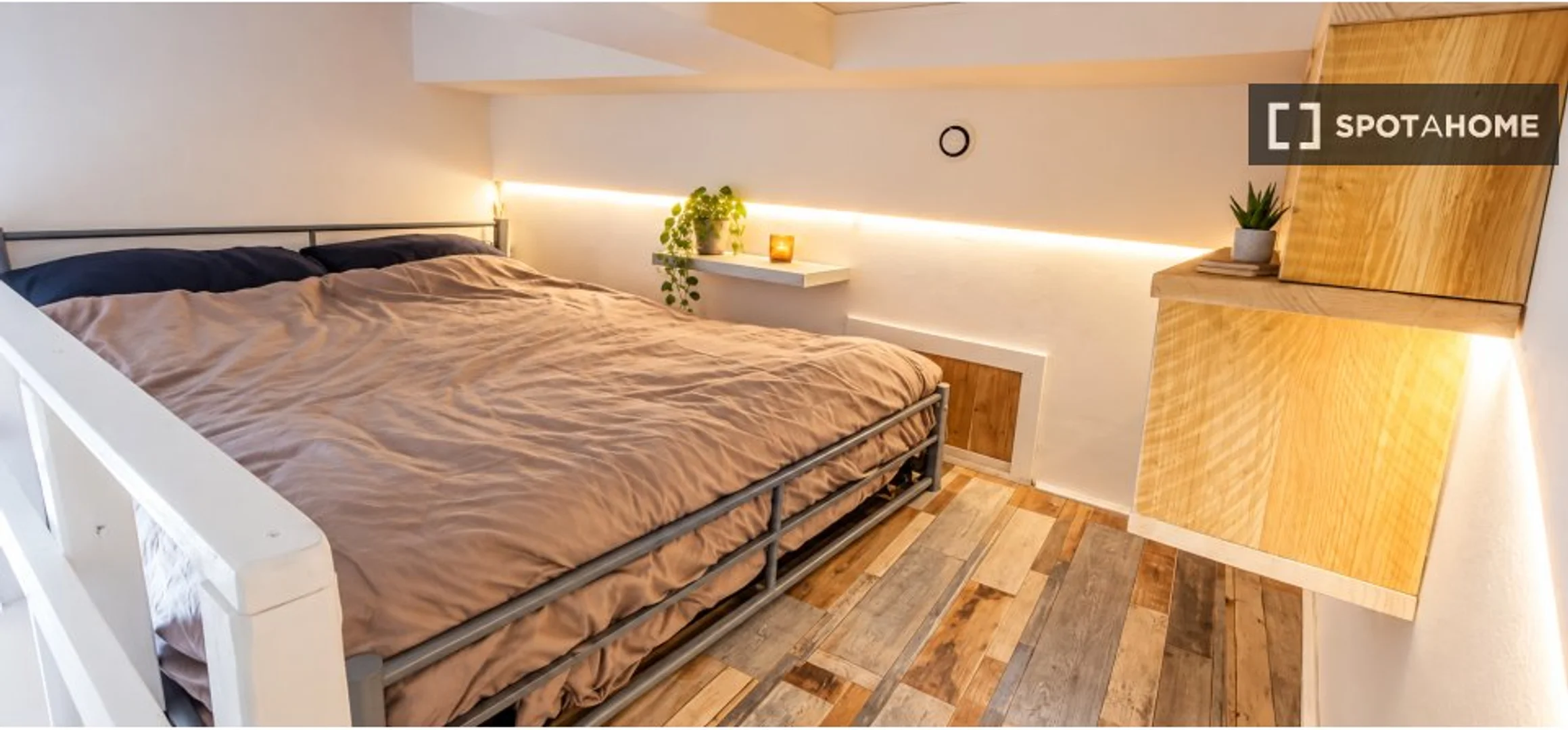 Convenient studio apartment for student living in 