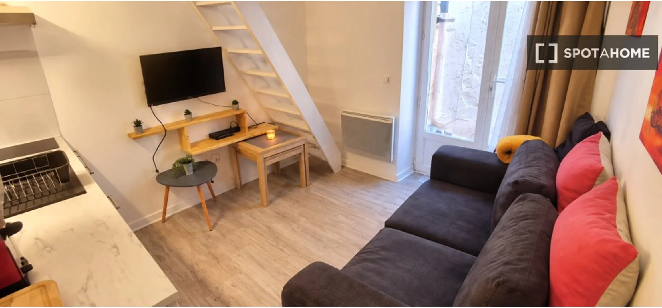 Minimalist student studio in  with efficient layout