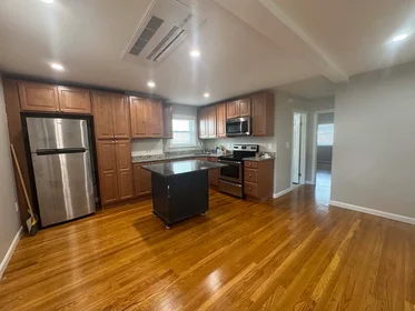 Logement entier en résidence à 3, Prescott St., Unit 1, East Boston, Boston, MA, 02128, image 4 de 21