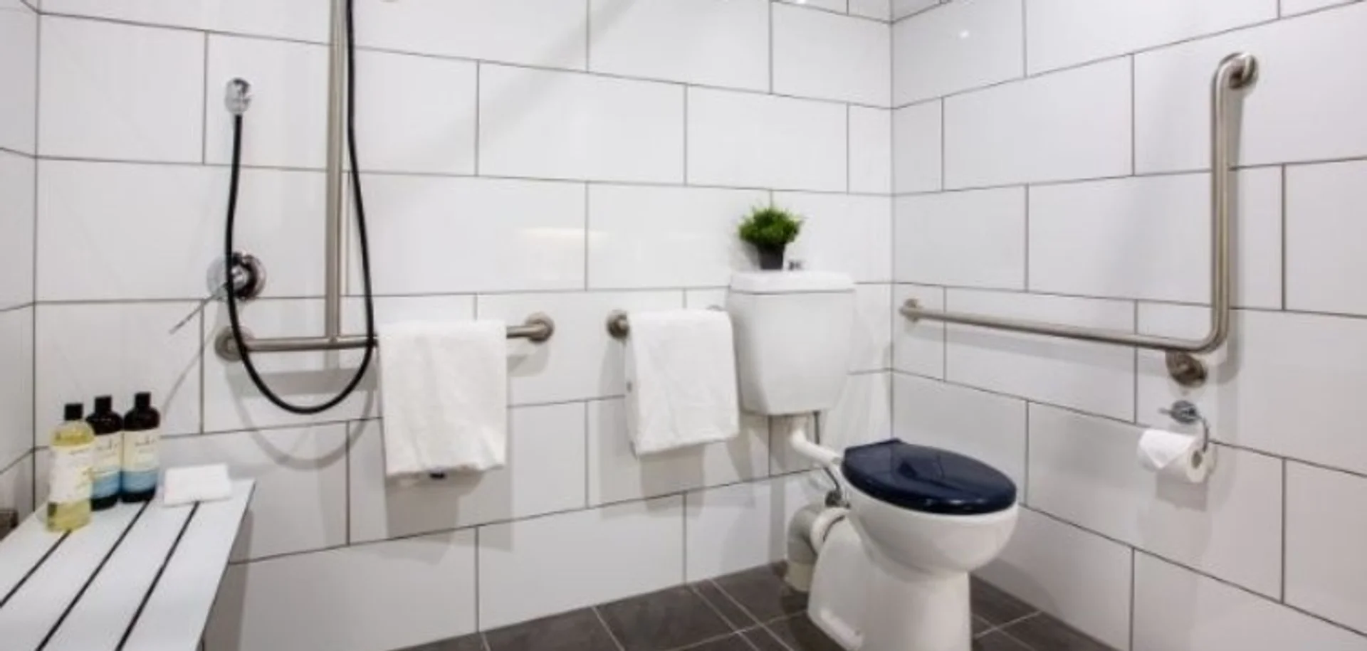 Room for rent in student apartment in , fully furnished
