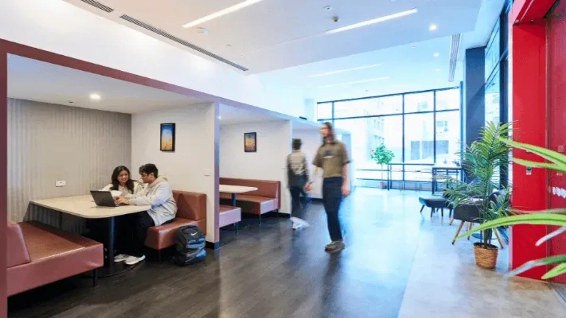 Bright and airy student room with easy university access in 