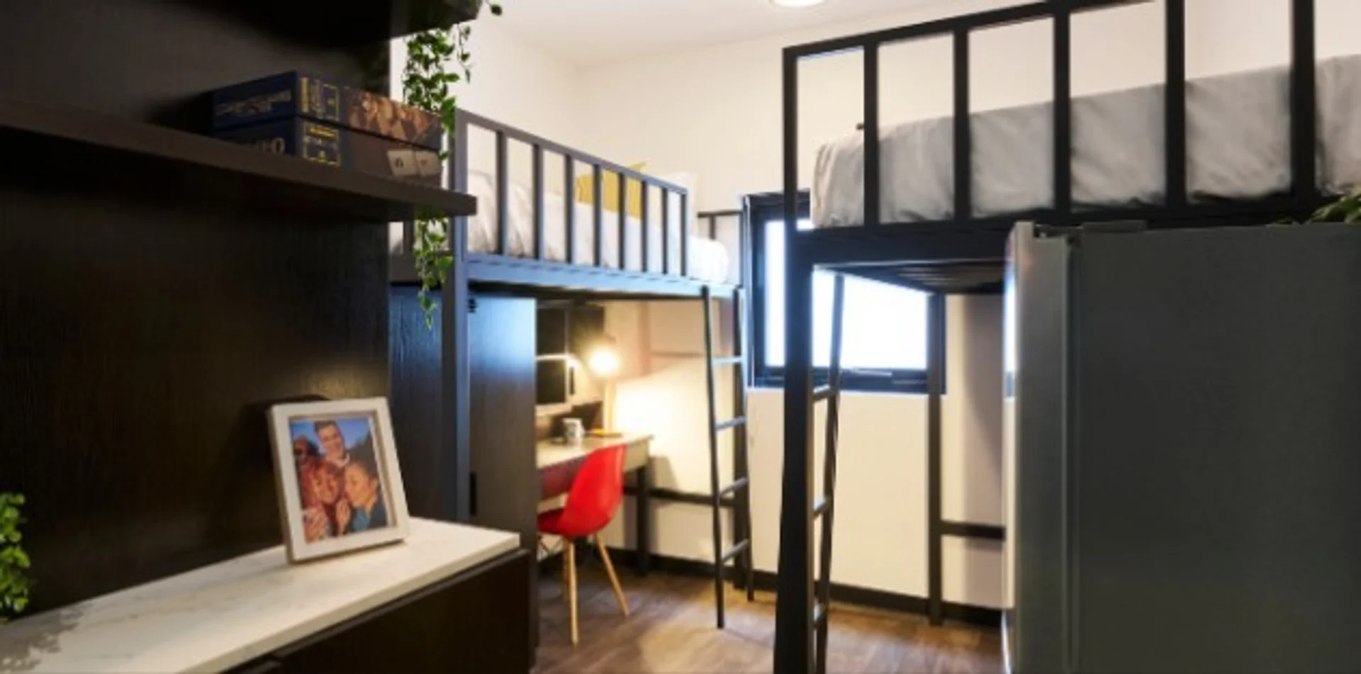 Studio d'étudiant minimaliste dans  avec agencement efficace