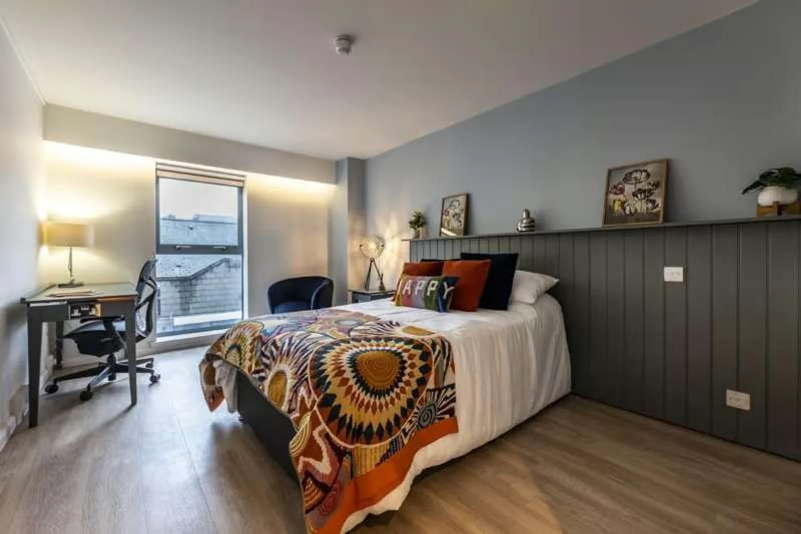 Apartamento estúdio acessível com características essenciais em 