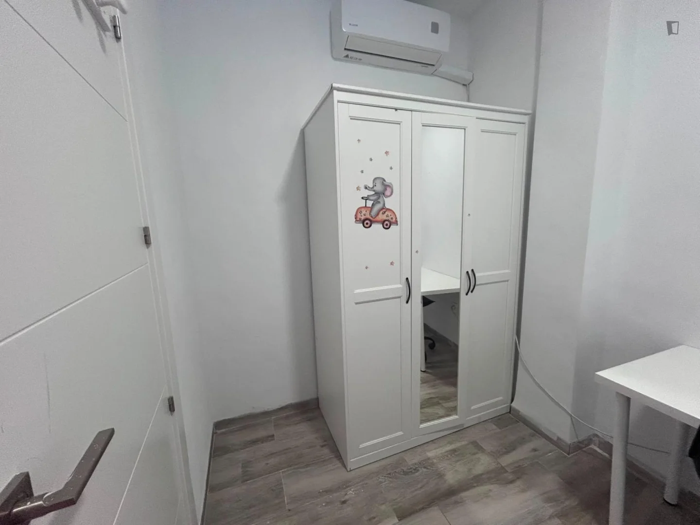 Studentenfreundliches Zimmer in mit modernen Annehmlichkeiten