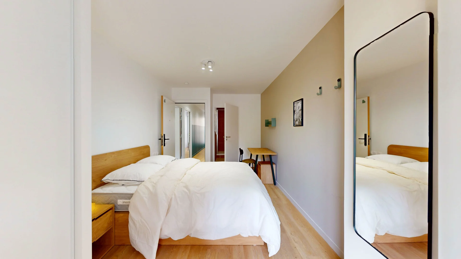 Quarto para alugar em apartamento de estudantes em , totalmente mobilado