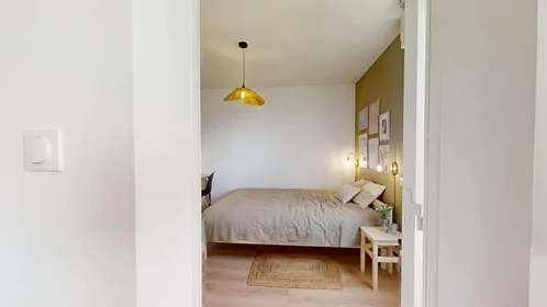 Chambre privée à 2 Rue de Wassy, 44100 Nantes, France, image 4 de 22