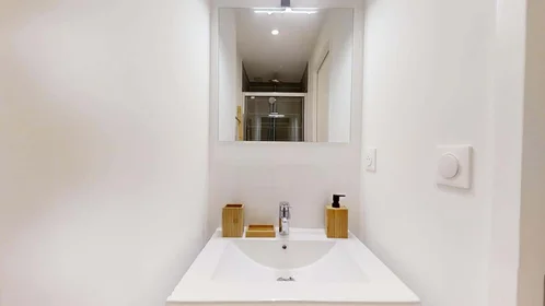 Chambre privée à 2 Rue de Wassy, 44100 Nantes, France, image 8 de 22