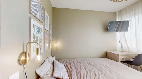 Chambre privée à 2 Rue de Wassy, 44100 Nantes, France, image 1 de 10