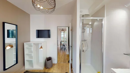 Private room at 27 Rue Dareau, 75014 Paris, France, image 4 of 15