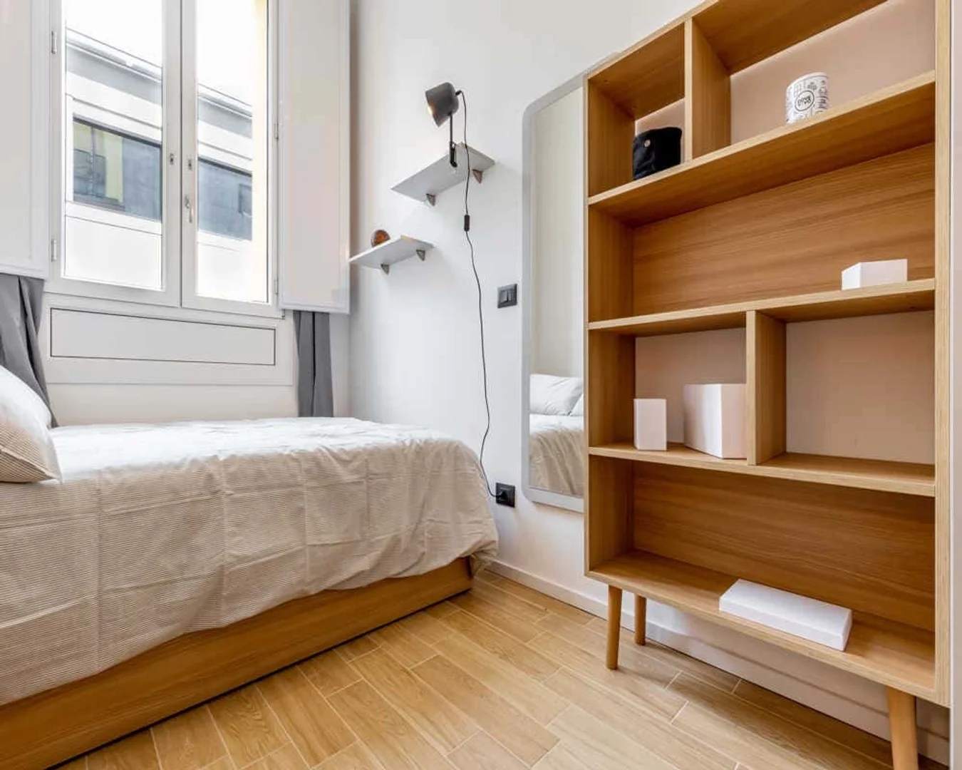 Economical student room with convenient location in