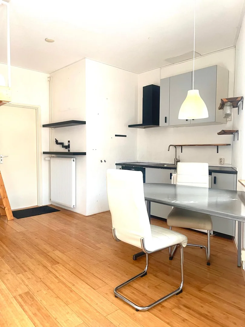 Funktionelles Studentenzimmer perfekt zum Studieren in 