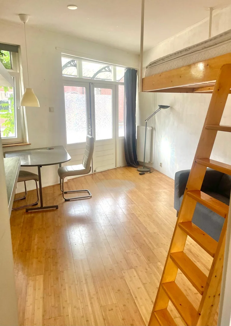 Zimmer in Studentenwohnung in  zu vermieten, voll möbliert