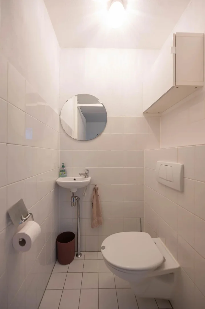 Student-friendly room in  with modern amenities