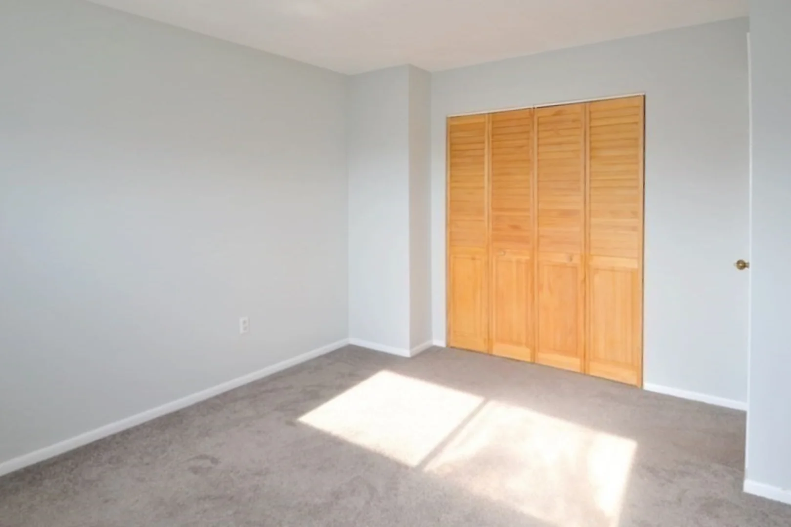 1643, Cambridge St., Unit 77, Harvard Square, Cambridge, MA, 02138