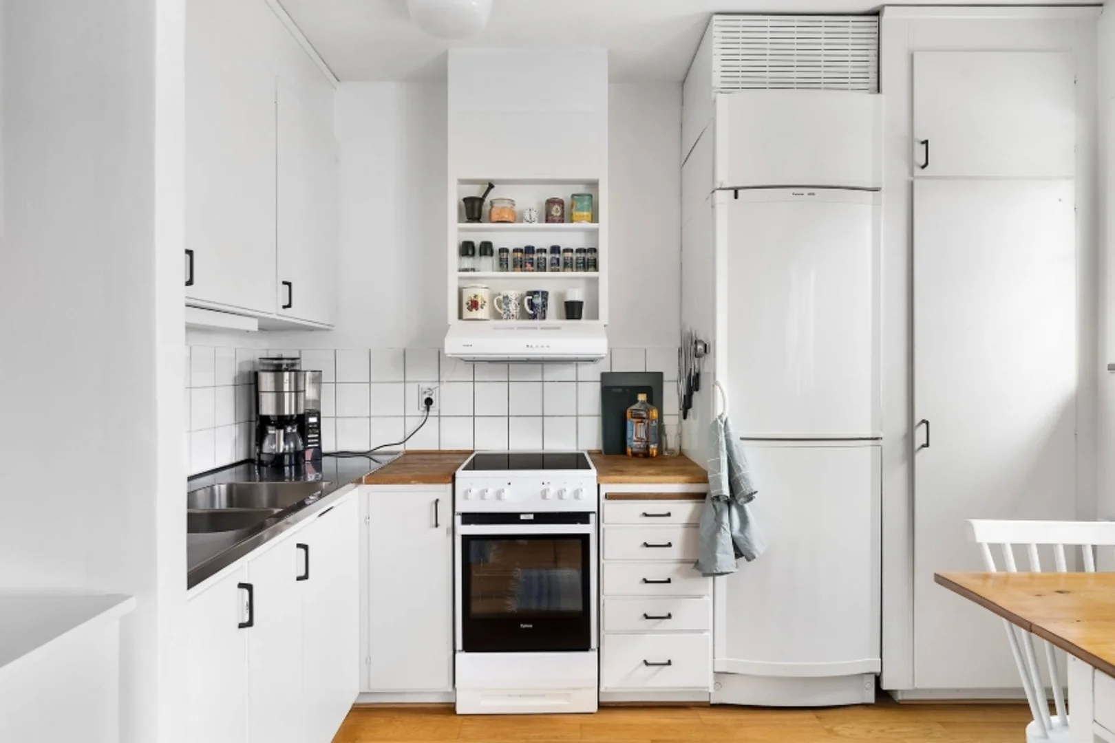Minimalist student studio in with efficient layout