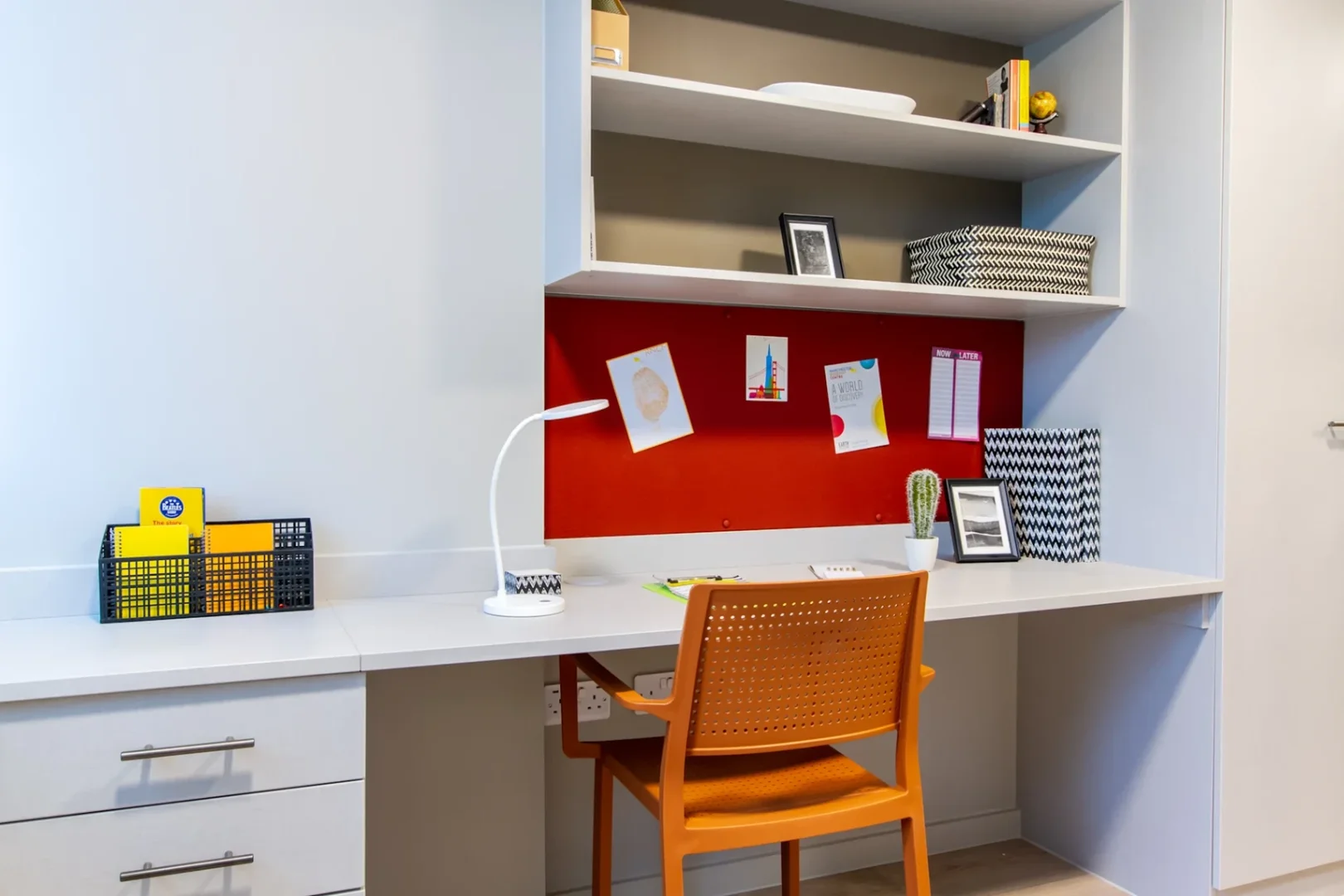 Habitación estudiantil amplia y cómoda en