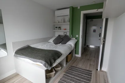 Dairenin tamamı Ikamet yerinde konumu 123 York St, Belfast BT15 1AS, United Kingdom , 11 13 görüntüsü