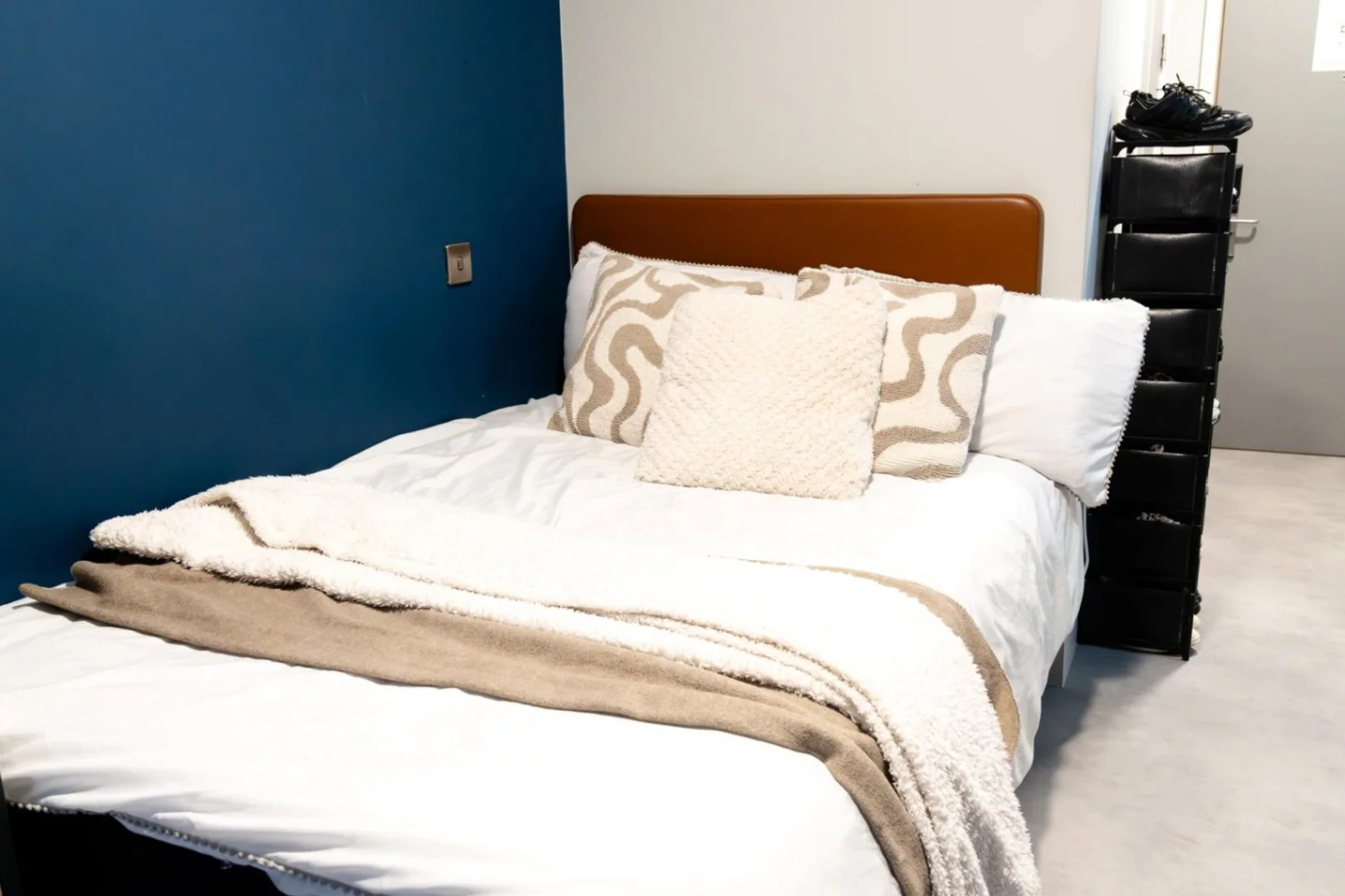 'de öğrenci dairesinde, tamamen mobilyalı kiralık oda