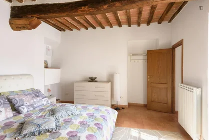 Entire apartment at Vicolo Ugurgieri, image 3 of 17