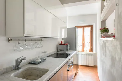 Entire apartment at Vicolo Ugurgieri, image 8 of 17