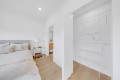 Stanza privata in Southwest 4th Street, immagine 12 di 39