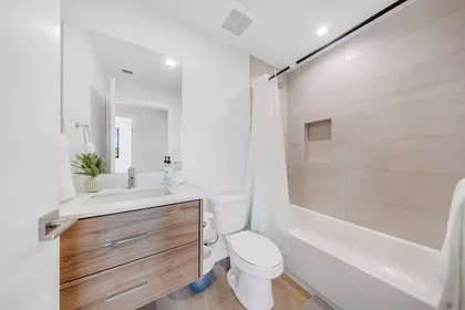 Stanza privata in Southwest 4th Street, immagine 20 di 39