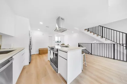 Stanza privata in Southwest 4th Street, immagine 24 di 39