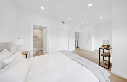 Stanza privata in Southwest 4th Street, immagine 9 di 39